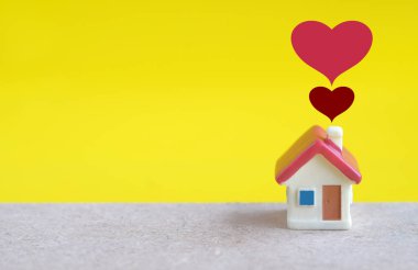 minyatür ev kalp işareti, aşk Aile kavramı ile