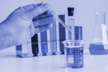 Tüp örnek kimya, Tıp araştırma üzerinde bırakarak pipet