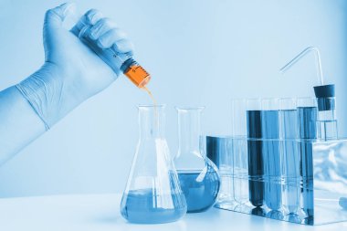 Tüp örnek kimya, Tıp araştırma üzerinde bırakarak pipet