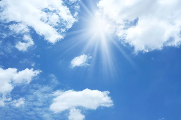 Sluneční Paprsek Světla Pozadí Modré Oblohy Přírody — Stock fotografie