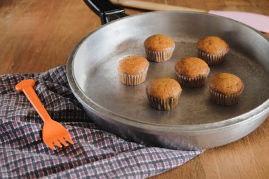 Ekmek taze muz yapılan kek sıcak fırın, ev yemekleri.