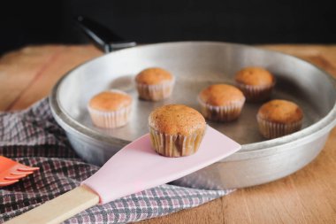 Ekmek taze muz yapılan kek sıcak fırın, ev yemekleri.