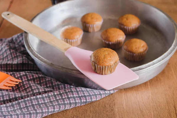 Ekmek taze muz yapılan kek sıcak fırın, ev yemekleri.