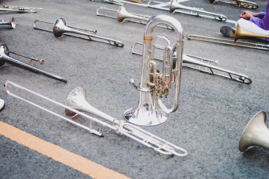 Yürüyen trombon müzik aletleri bando için mükemmel 