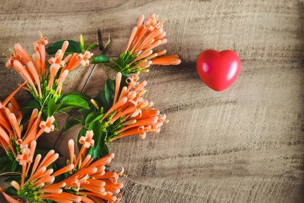 Orange Flowers Hart Old Wood Background Love Concept — Stock Photo, Image