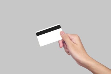Kredi kartı veya bankamatik kartı elinde, E para kavramı.