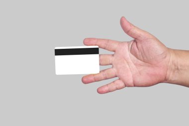 Kredi kartı veya bankamatik kartı elinde, E para kavramı.