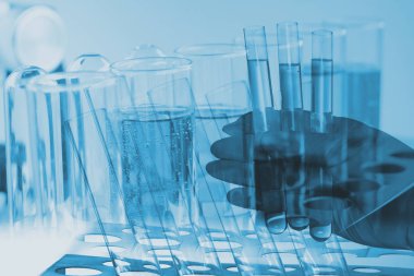 Bilim laboratuarı test tüpleri, laboratuvar ekipmanları.
