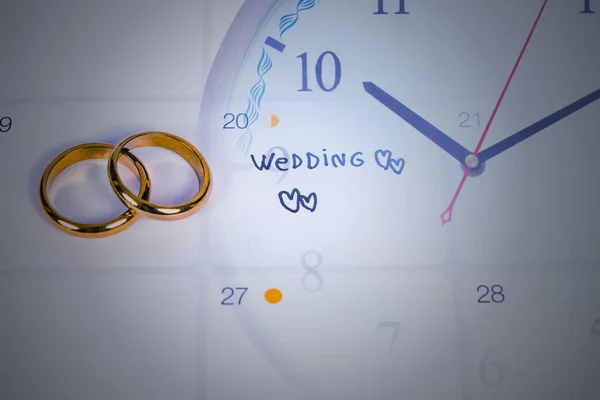 Ord Bröllop till Påminnelse Bröllop dag med Bröllop ring på kalendarium — Stockfoto