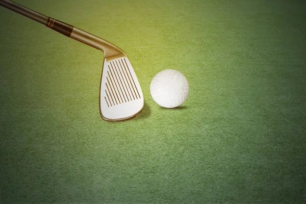 Golf club e ball club su green grass.sport concept . — Foto Stock