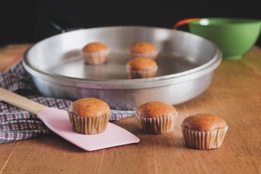 Ekmek taze muz yapılan kek sıcak fırın, ev yemekleri.