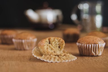 Ekmek taze muz yapılan kek sıcak fırın, ev yemekleri.
