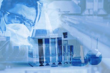 Test tu ile araştırma için laboratuvarda çift pozlama bilim adamı