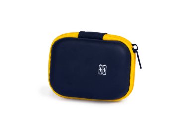 Beyaz arka planda 18650 pil için çanta. 