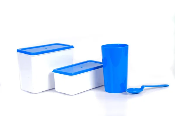 Plastbehållare för livsmedel av olika storlekar, Camping Tool. — Stockfoto