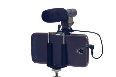 akıllı telefon ve mikrofon aracı ile canlı video akışı.