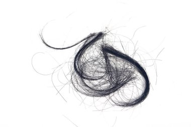 saç dökülmesi problemi beyaz zemin üzerine.