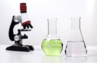 Test tüpleri, eczane ve tıbbi araştırma laboratuvarı.