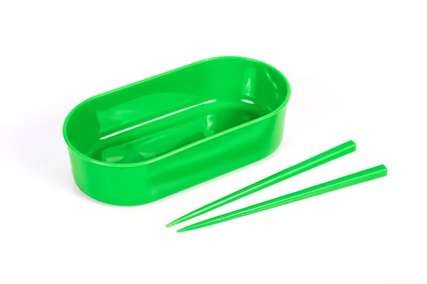 Zelený rýžový box nebo potravinový box s hůlkou na bílém . — Stock fotografie