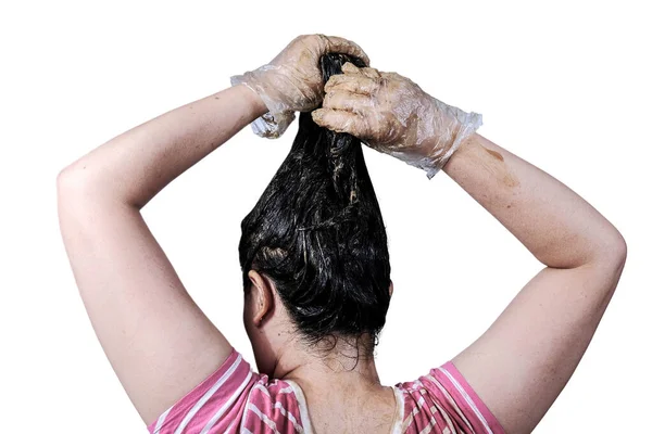 Huisgemaakte haar behandeling met modder op te lossen met grijze haren. — Stockfoto