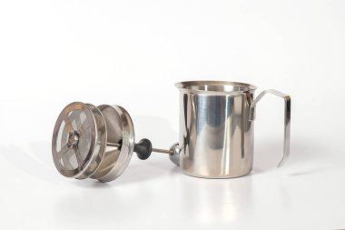 Süt süzgeci süt köpüğü yapmak için. .