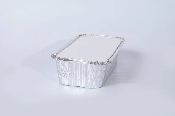 Aluminium Boîte Nourriture Sur Fond Blanc — Photo