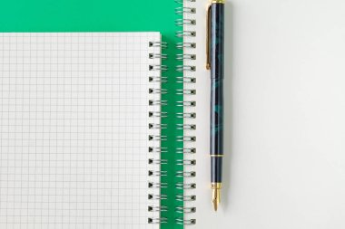 Kitap notunda Dolma Kalemin üst görünümü .