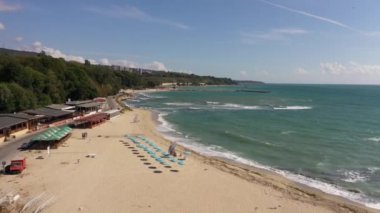 Boş plajlar, az insan, turist yok. Karantina, salgın hastalık ve kapalı sınırlar.