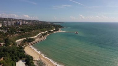 Boş plajlar, az insan, turist yok. Karantina, salgın hastalık ve kapalı sınırlar.