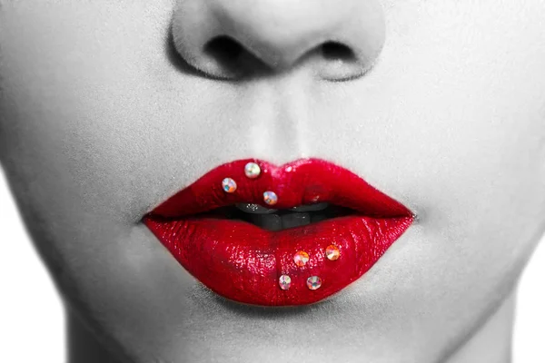 Nahaufnahme Roter Lippen Perfektes Make Mit Glänzenden Strasssteinen Ideales Image — Stockfoto