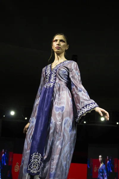Tashkent Uzbekistán Octubre 2018 Modelo Primer Plano Pasarela Fashion Show — Foto de Stock