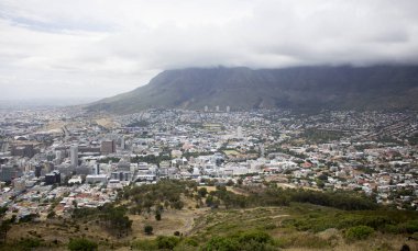 Cape Town'a yağmurdan önce genel bakış. 