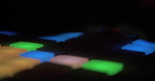 Консоль Управления Звуком Музыкальное Оборудование Играю Синтезаторах Крупный План Концерт — стоковое видео