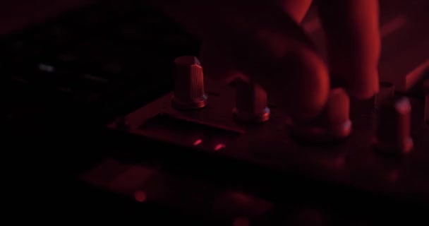 Console Contrôle Sonore Matériel Musique Jouer Sur Des Synthétiseurs Gros — Video