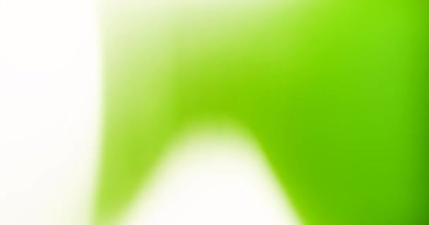 Feu vert s'échappe sur fond noir. Superposition. Transition. Filtres de couleur vidéo. Light Strobe. Flash photo.