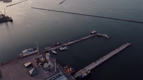 Luftaufnahme Flug Über Den Hafen Bei Sonnenuntergang Seehafen — Stockvideo