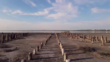 Günbatımında Estuary üzerinde uçuş. Hava Görünümü