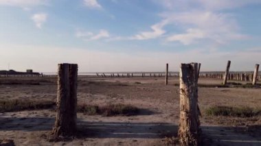 Günbatımında Estuary üzerinde uçuş. Hava Görünümü