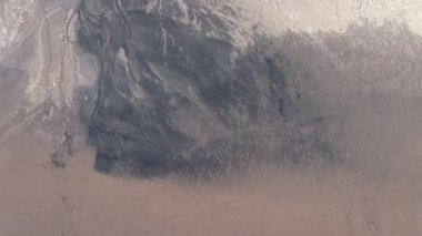 Günbatımında Estuary üzerinde uçuş. Hava Görünümü