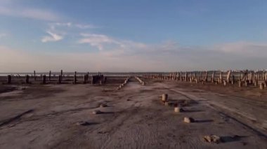 Günbatımında Estuary üzerinde uçuş. Hava Görünümü