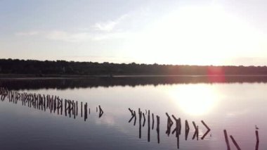 Günbatımında Estuary üzerinde uçuş. Hava Görünümü
