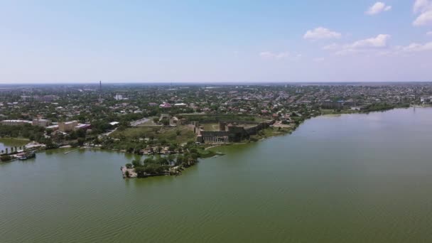 Lot Nad Starożytną Fortecą Akkerman Fort Przy Ujściu Rzeki — Wideo stockowe