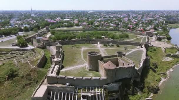 Lot Nad Starożytną Fortecą Akkerman Fort Przy Ujściu Rzeki — Wideo stockowe