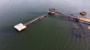 Liman üzerinde uçmak. Liman. Hava Görünümü