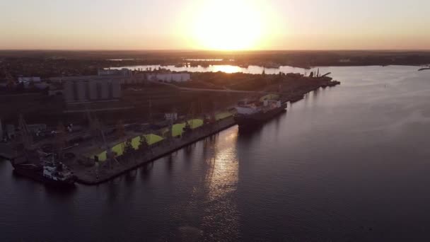 Flug Über Den Seehafen Bei Sonnenuntergang Hafen Luftaufnahme — Stockvideo