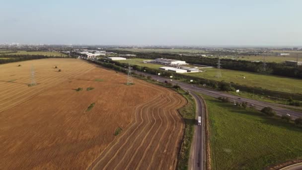 Coches Tráfico Puente Clover Transporte Carga Vista Aérea — Vídeo de stock