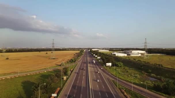 Voitures Circulation Sur Pont Clover Transport Marchandises Vue Aérienne — Video