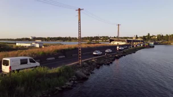 Traffico Sul Pontoon Bridge Vista Aerea — Video Stock