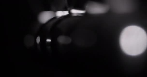 ニュートンのクロードアップ 振り子の波 金属玉 — ストック動画