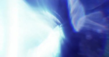 Mavi fişekler. Video için güzel Macro Overlays. Kristal 'in içinden geçen ışığın parıltısı. Camın içinden Parlak Işık Yakından.